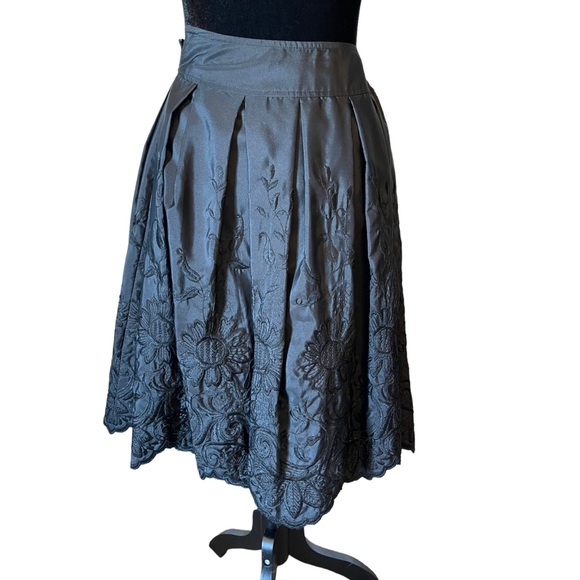 Renfrew Black Embroidery Full Skirt - Picture 3 of 11